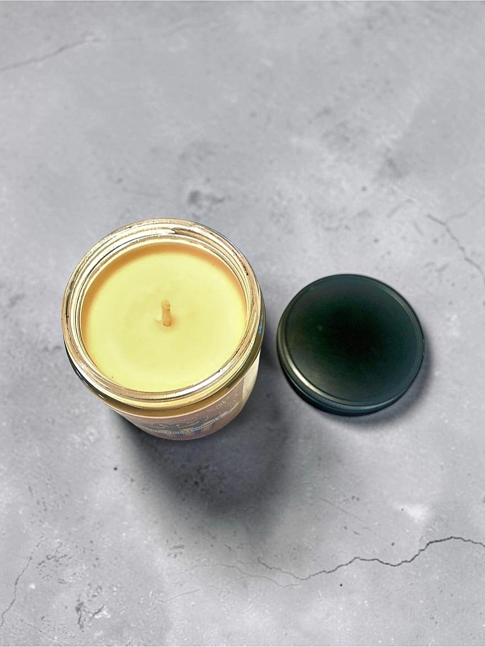 Bath & Body Works Delicious Sugared Snickerdoodle Scented Candle in Yellow NWT - Picture 2 of 4